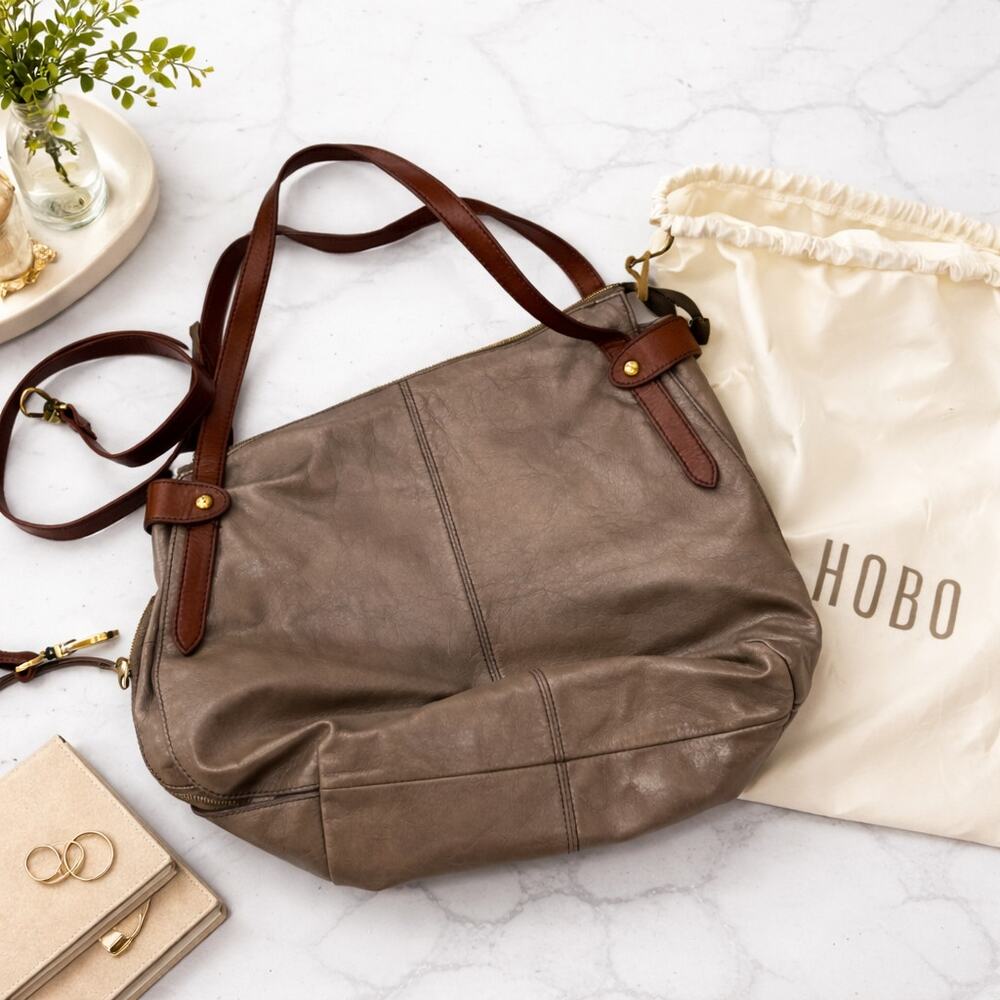 Hobo Leather Shoulder Bag Shadow Gray Leather Brown Detail Elegy